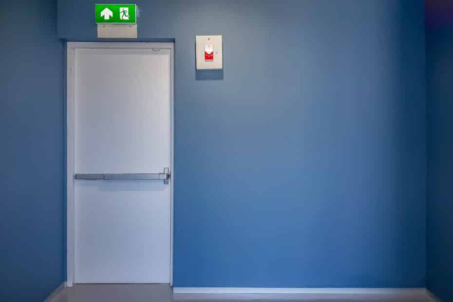 Image d'un porte coupe feu dans un ERP