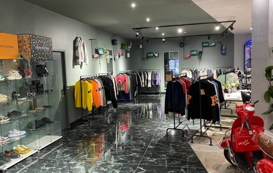 Photo de l'intérieur du magasin Dimension Stores